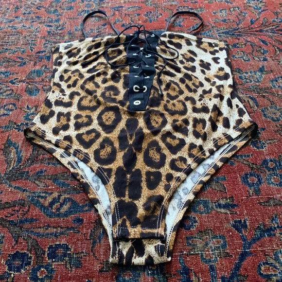 Sexy leopard bodysuit 🐆 - Picture 2 of 13